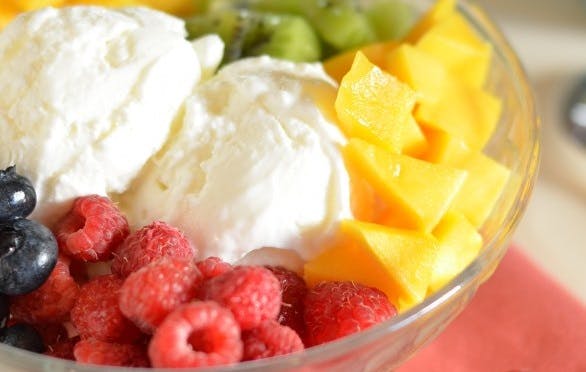 Sorvete de iogurte com frutas