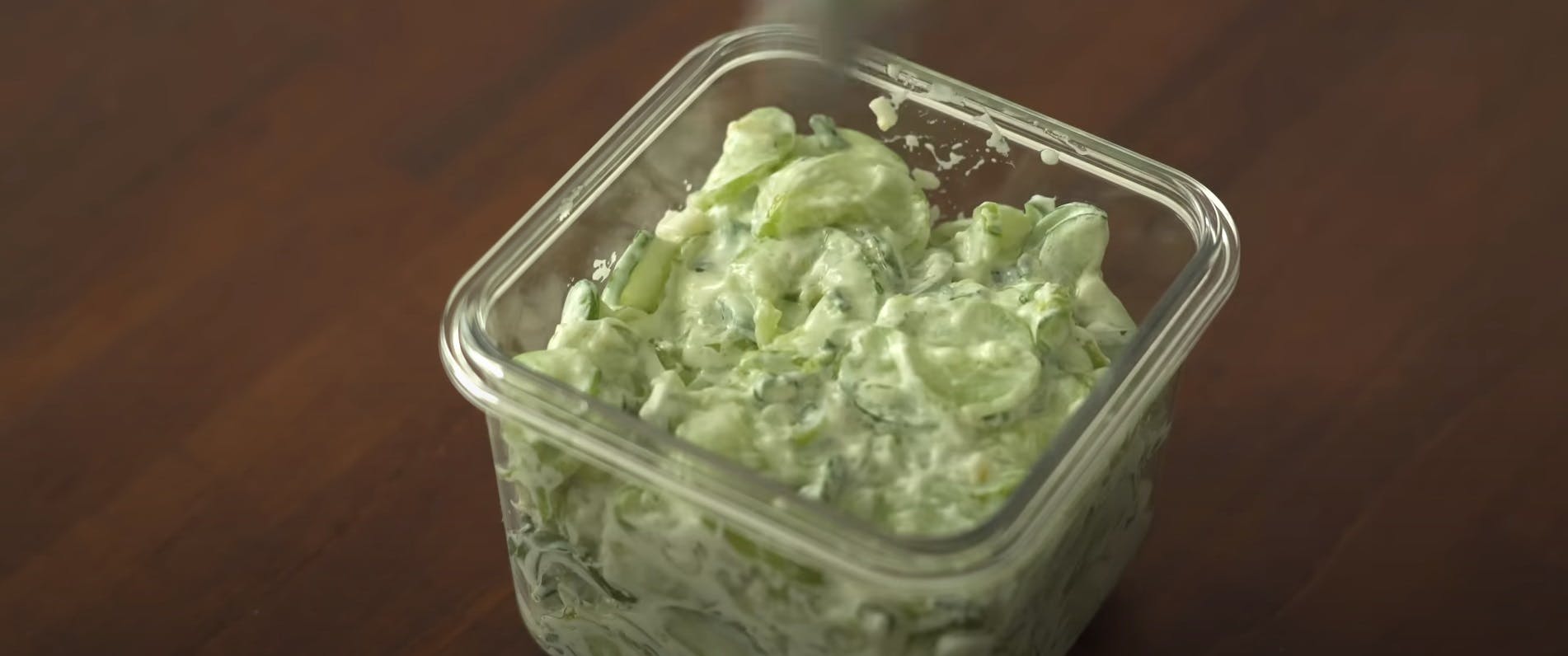 Salada Refrescante de Pepino com Maçã e Iogurte