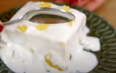 Torta de abacaxi com creme de sorvete