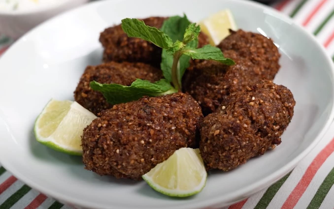 Receita de quibe de quinoa com recheio de creme de ricota