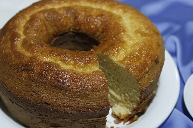 Bolo de trigo simples e fofinho