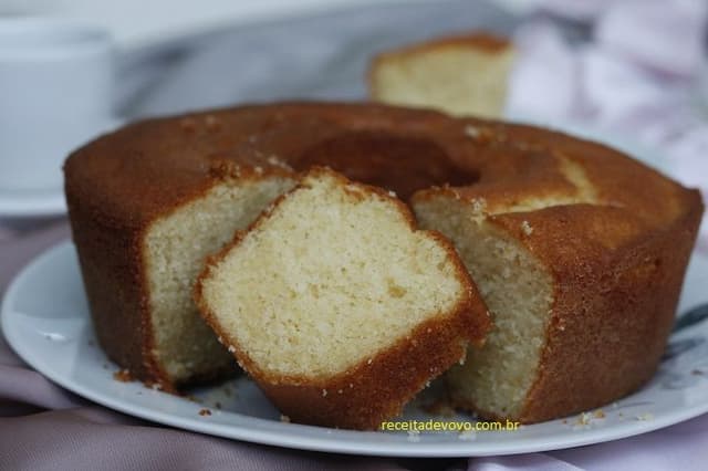 Bolo simples de trigo e amanteigado