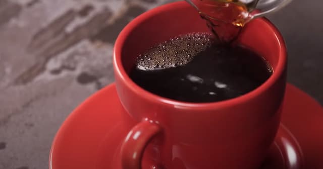 Qual a idade indicada para começar a tomar café