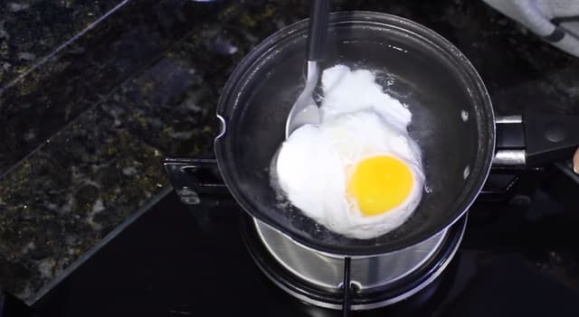 Como preparar um ovo pochê