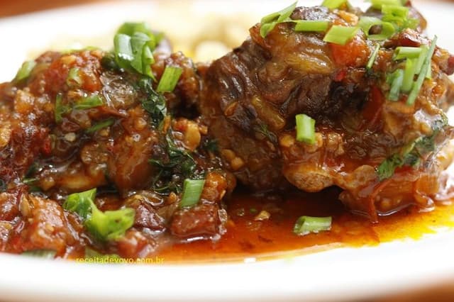 Rabada ao molho de vinho