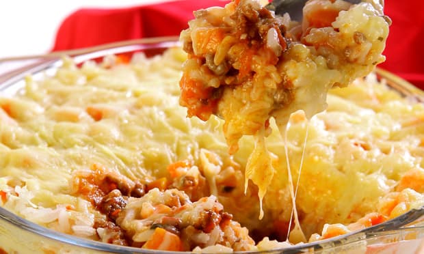 Arroz de forno com carne moída