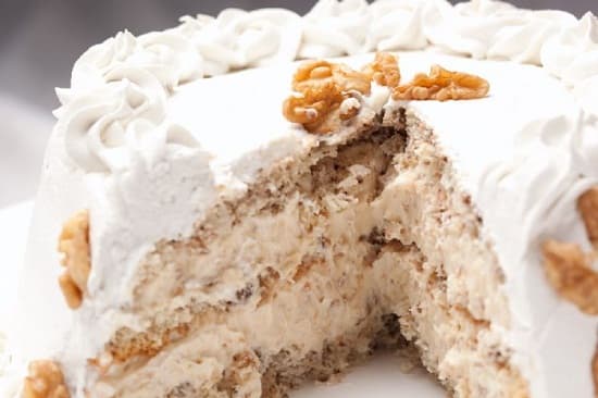 Bolo com recheio de nozes