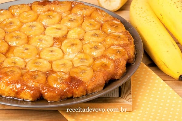 Bolo de banana caramelada