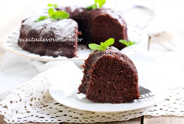 Bolo de chocolate fácil e fofinho