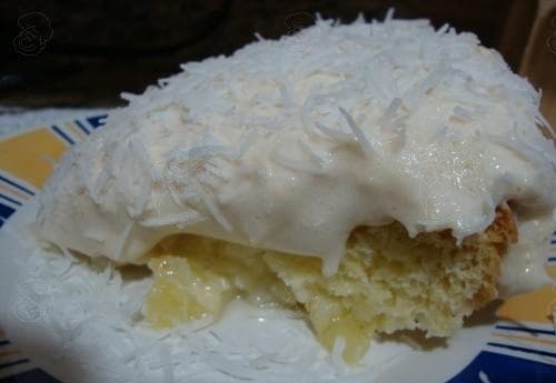 Bolo de creme de abacaxi