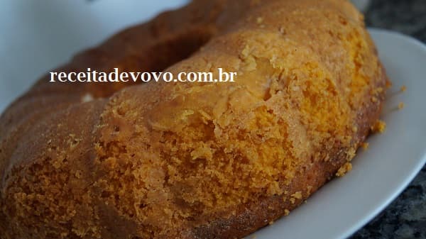 Bolo de fubá bem molhadinho