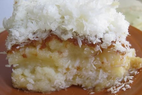 Bolo de laranja e coco molhadinho