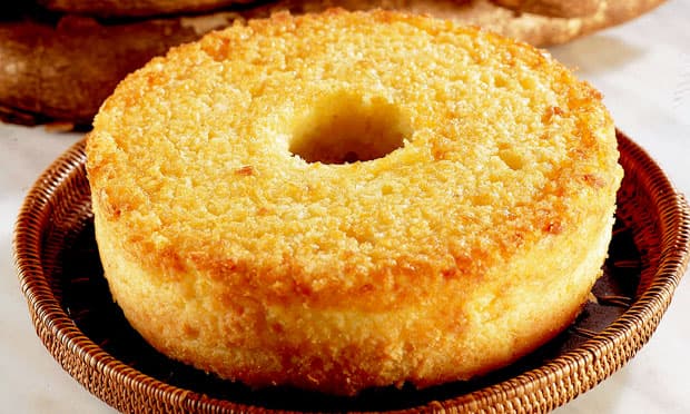 Bolo de mandioca caipira