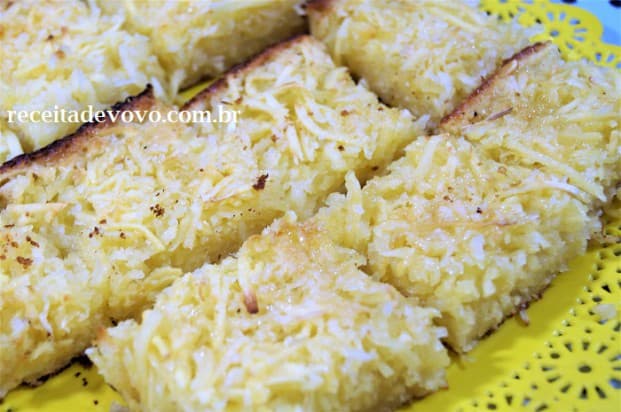 Bolo de mandioca com leite de coco