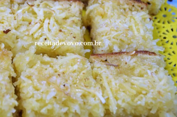 Bolo de mandioca cremoso