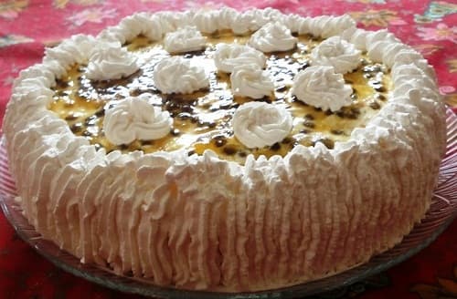 Bolo de mousse de maracujá