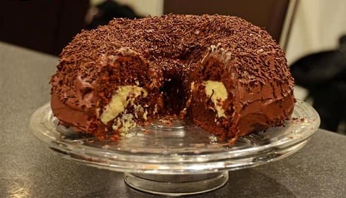 Bolo recheado de chocolate