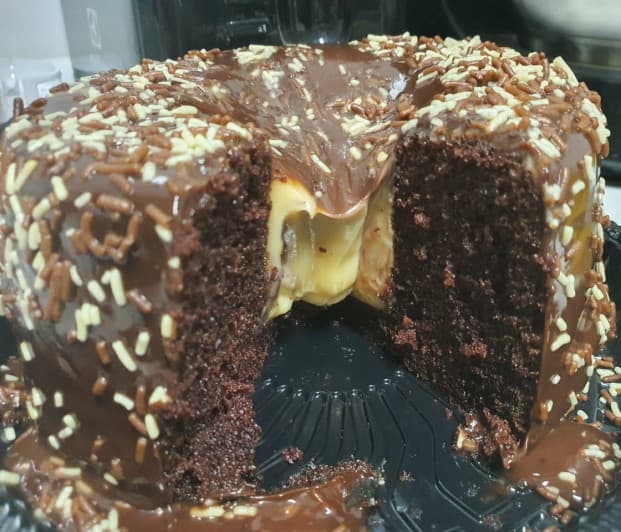 Bolo vulcão leite ninho e brigadeiro