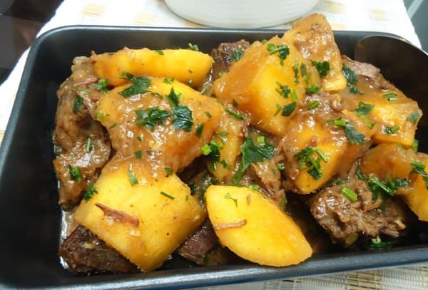 Carne com mandioca
