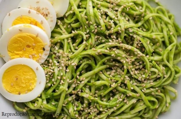 Macarrão ao molho Pesto