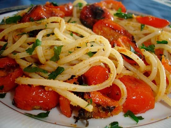 Macarrão com tomates cereja