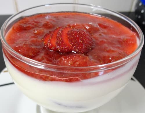 Mousse de iogurte com morango