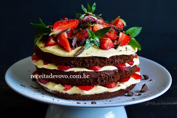 Naked Cake de chocolate com morango