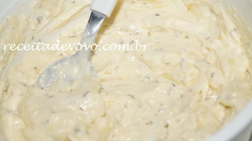 Pasta de alho para pão