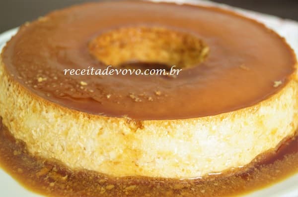 Pudim de leite condensado natalino