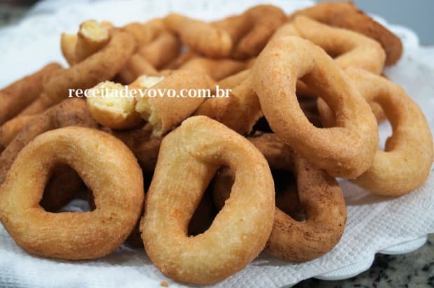 Rosquinhas fritas  açucaradas