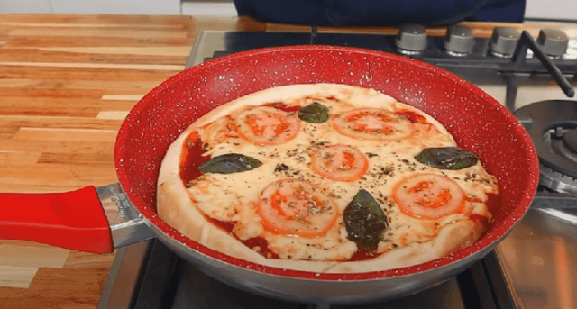 Pizza de frigideira simples