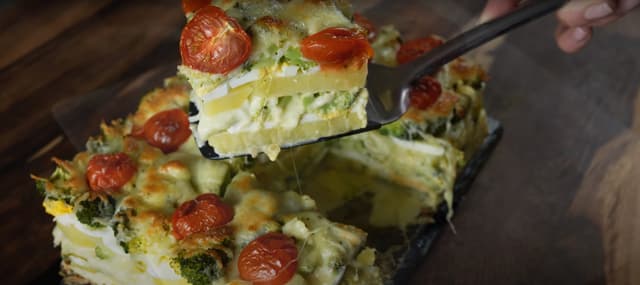 Lasanha de Batata com Creme de Brócolis e Queijo
