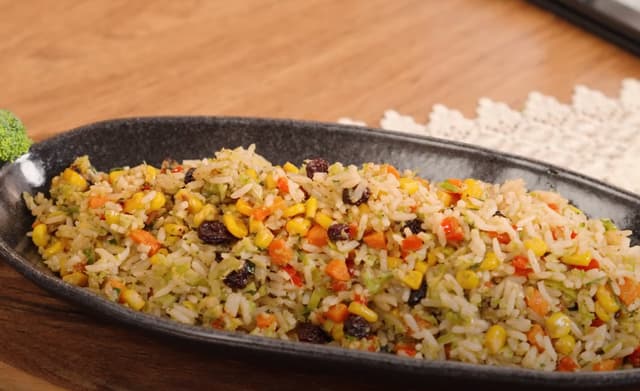 Arroz com Passas e Legumes Grelhados Soltinho