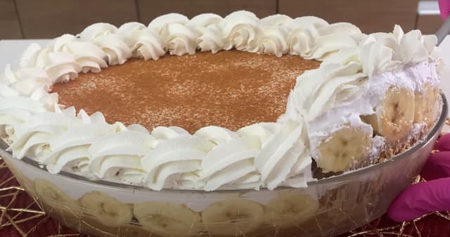 Torta de Banana com Creme de Amendoim e Creme de Doce de Leite