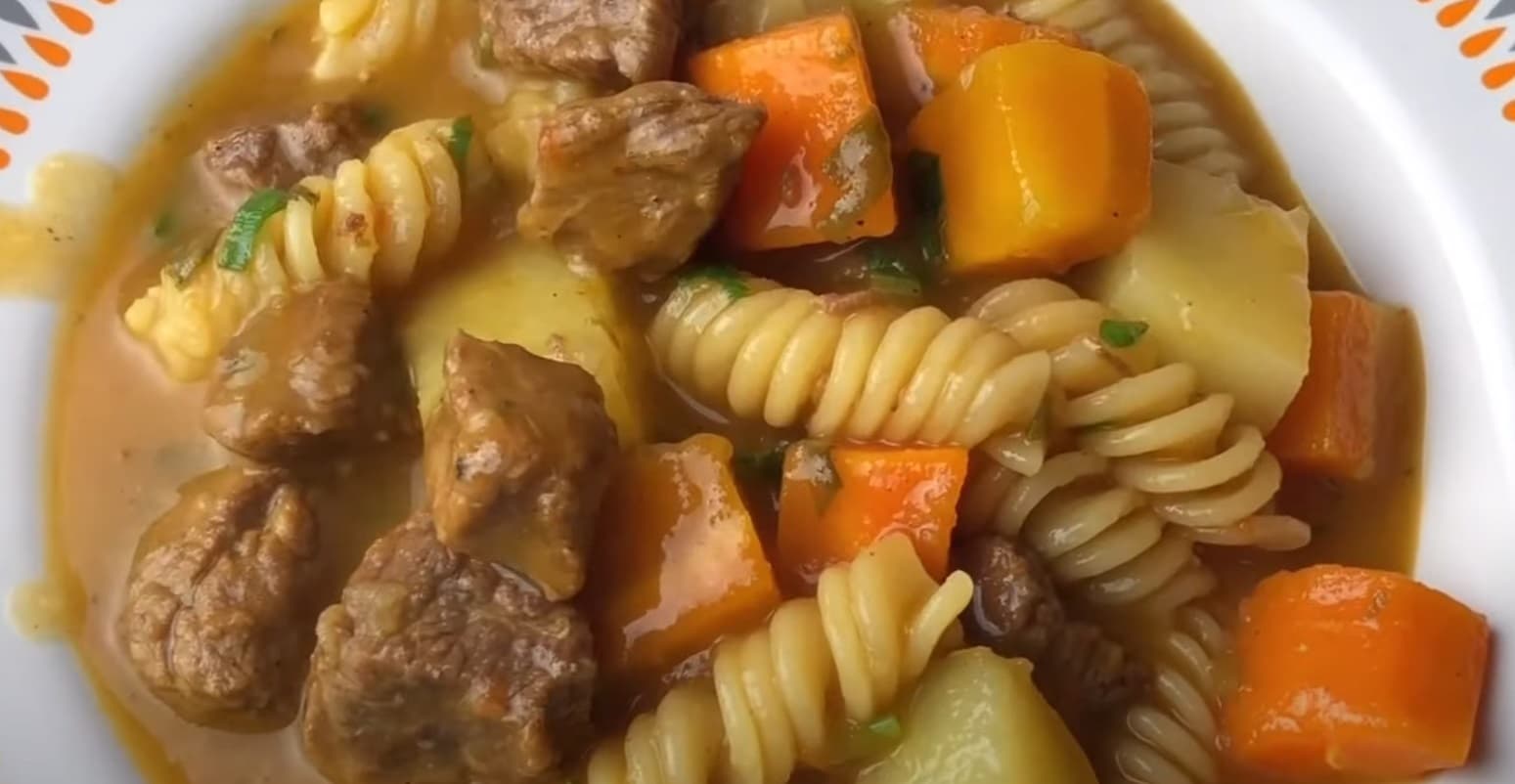 Como fazer sopa de carne simples caseira?