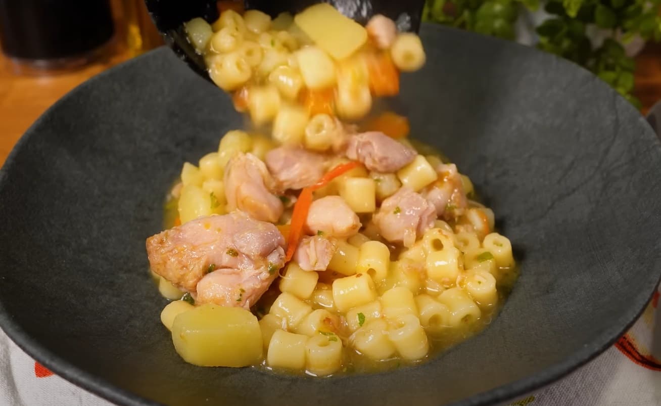 Sopa de frango caseira simples