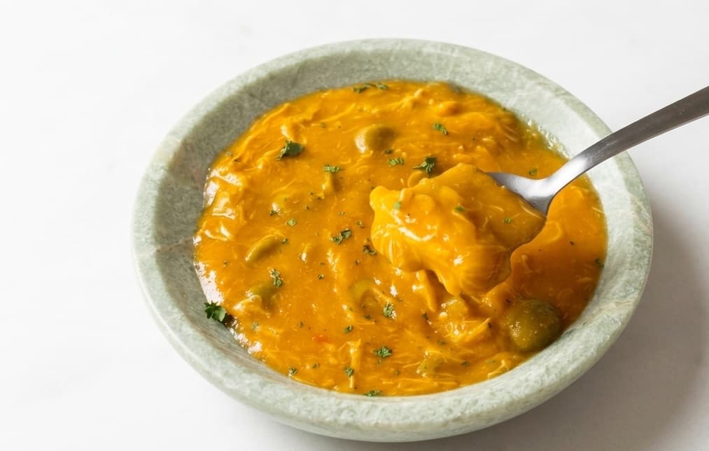 Caldo de frango com batatas cremoso e fácil